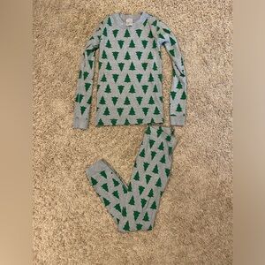 Hanna Andersson tree pajamas size 10, 140cm. Gray and green.